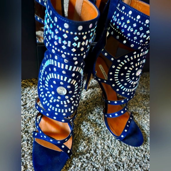 Heels - Picture 1 of 8